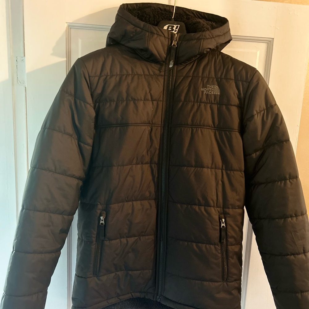 North Face fleece lined puffer jacket. Boys XL. Mint condition.